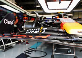 red bull komt met macarena vleugel in omvangrijk m