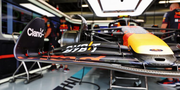 red bull komt met macarena vleugel in omvangrijk m
