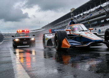 regen onderbreekt indy 500 kort dixon leidt na her
