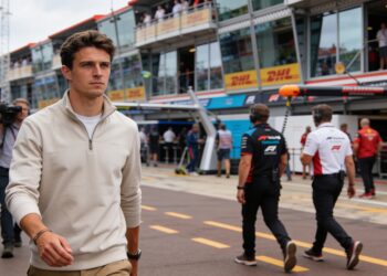 regerend fe kampioen rowland test nieuwe auto naas