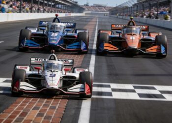 rosenqvist wint indy 500 na historisch nipte fotof