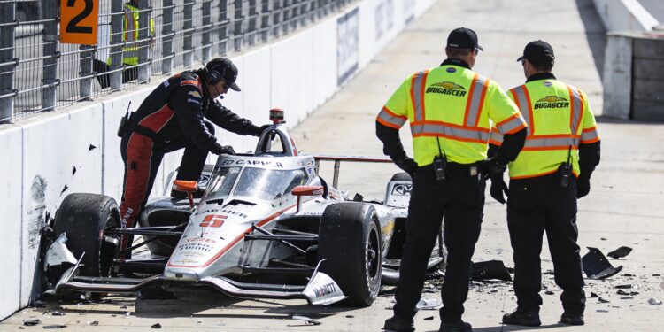 Rossi geopereerd na zware crash; mikt op startplaats Indy 500 1 rossi geopereerd na zware crash mikt op startplaat