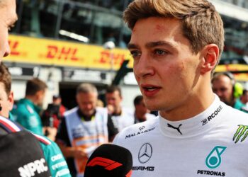 russell gefrustreerd na dnf canada goden zijn tege