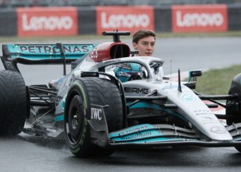 russell pakt sprintpole maar controverse domineert