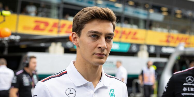 russell prijst fia voor luisteren naar coureurs bi