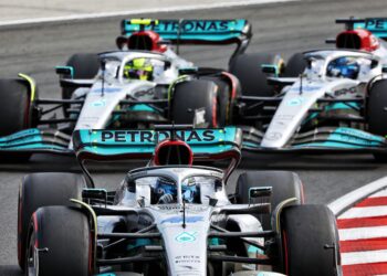 russell verdedigt f1 regels na fel duel met antone