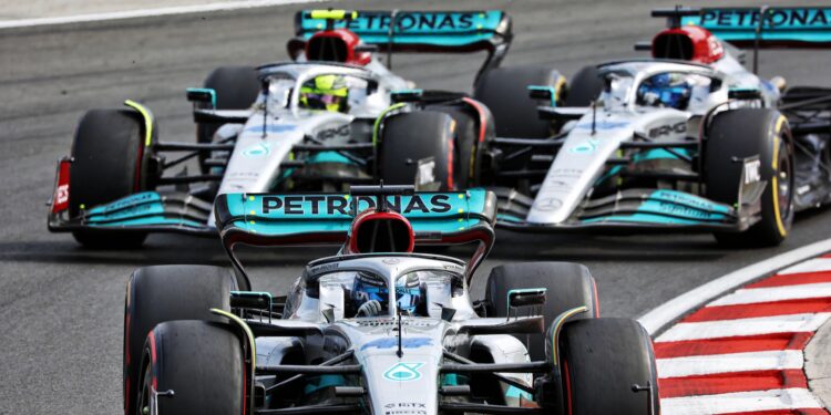 russell verdedigt f1 regels na fel duel met antone