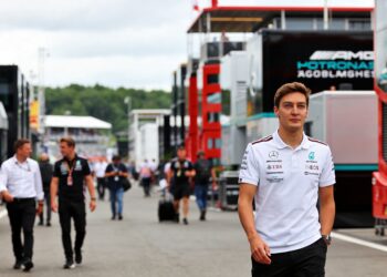 russell wil met rivaal verstappen in 24 uursrace r