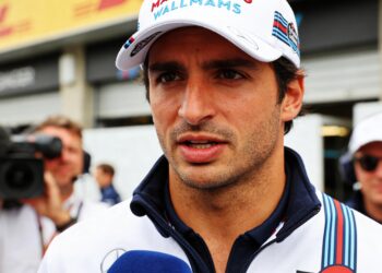 sainz dringt aan fia moet motorregels 2027 doordru