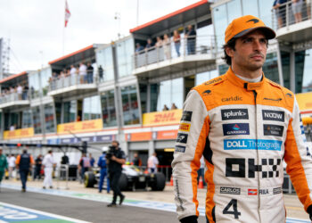 sainz roept fia op wees standvastig met 2027 motor