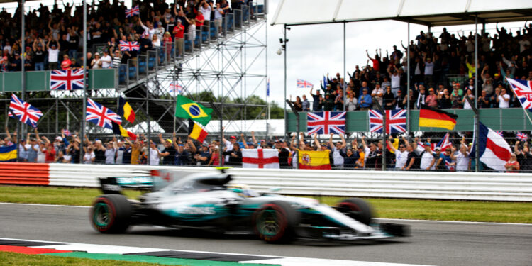 silverstone waarschuwt britse gp op zondag bijna u