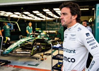 stoelprobleem beeindigt race alonso na rampweekend