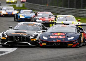 team verstappen direct betrokken bij startincident