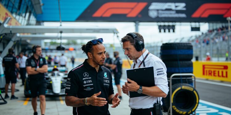 Teambazen reageren op Hamiltons eis voor F1-coureursinvloed 1 teambazen reageren op hamiltons eis voor f1 coureu
