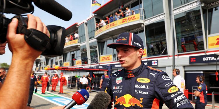 teamgenoot verdedigt verstappen na kritische uitla