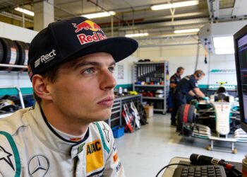 teamgenoot verdedigt verstappen na nurburgring dec