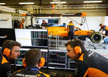 techgigant intel keert met mclaren terug in formul