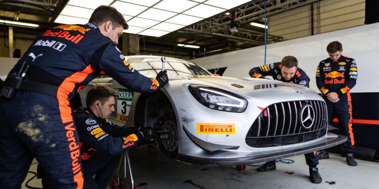 Technisch drama kost Verstappen Racing zekere zege Nürburgring 1 technisch drama kost verstappen racing zekere zege