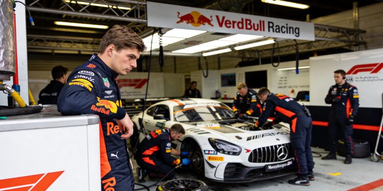 Technisch drama kost Verstappen zekere zege op Nürburgring 1 technisch drama kost verstappen zekere zege op nur 1