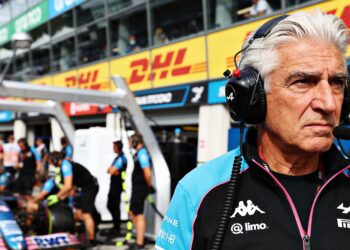 toekomst briatore bij alpine onzeker door overname