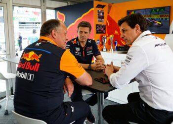 topoverleg red bull en mclaren na onrust over rol