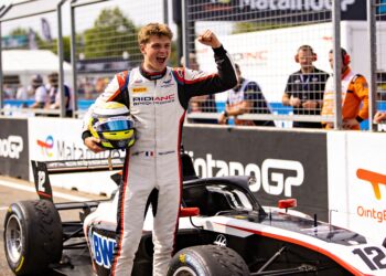 van hoepen pakt f2 pole voor sprintrace in canada