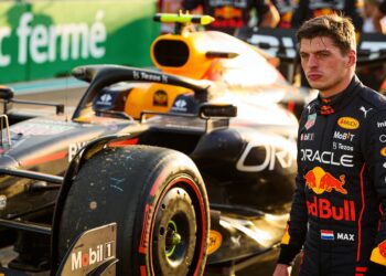 verstappen bestraft in miami maar behoudt vijfde p