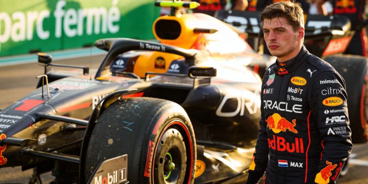 verstappen bestraft in miami maar behoudt vijfde p