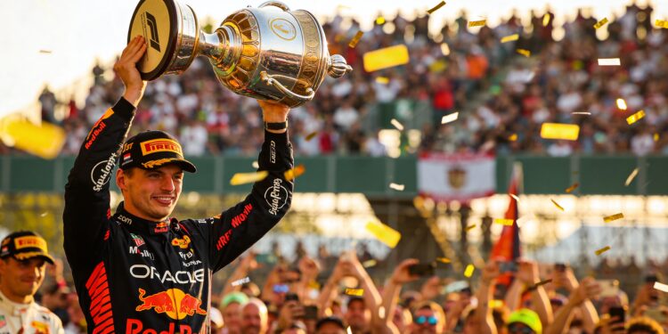 verstappen bezorgt red bull en ford eerste podium