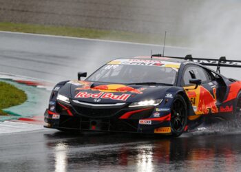 verstappen domineert super gt specialist op fuji s