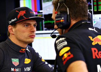 verstappen eist onderzoek na vliegende voeten in c