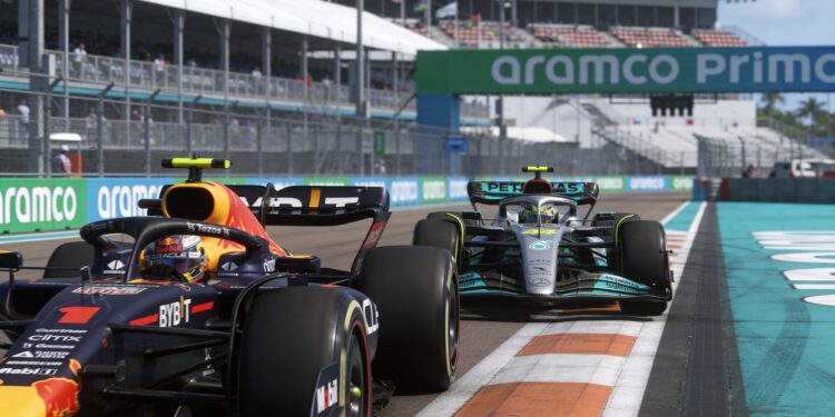 verstappen en russell ontlopen straf na botsing in