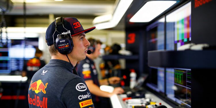 verstappen en teamgenoot hadjar testen nascar op s