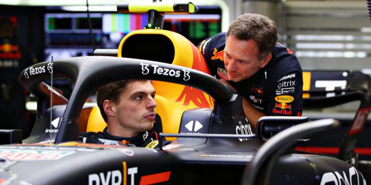 Verstappen hekelt 'radiostilte' Red Bull na frustrerende kwalificatie 1 verstappen hekelt radiostilte red bull na frustrer