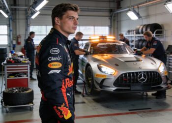 verstappen in actie op nurburgring met eigen merce