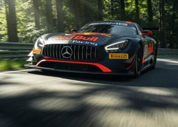 verstappen in actie op nurburgring voor kwalificat