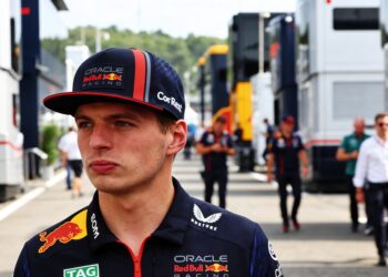 verstappen in gesprek met ford over hypercar stoel