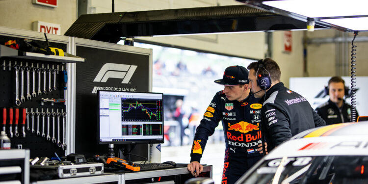 verstappen jaagt op nurburgring zege vanaf p4