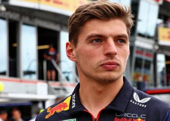 verstappen klaar voor nurburgring debuut maar le m