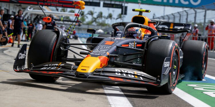 verstappen krijgt late straf na overschrijden pitl