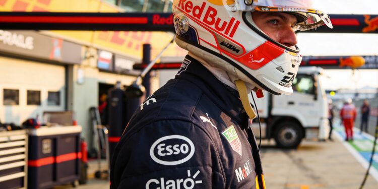 verstappen kritisch op f1 regels na succesvol debu