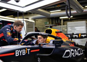 verstappen kritisch op red bull na negeren van set