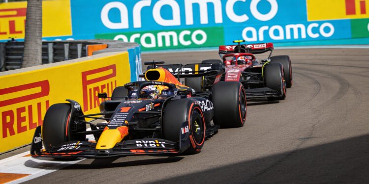 verstappen noemt middenveld f1 jungle na spin in m