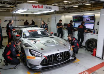 verstappen racing op jacht naar succes in 24 uur v