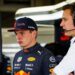 verstappen riskeert straf na incident bij pit exit
