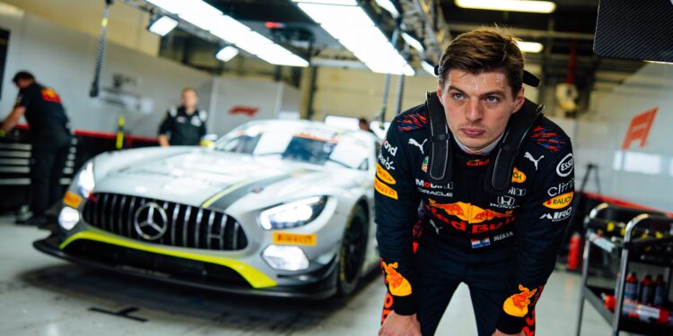 Verstappen staat voor ijzige doop op de Nürburgring 1 verstappen staat voor ijzige doop op de nurburgrin