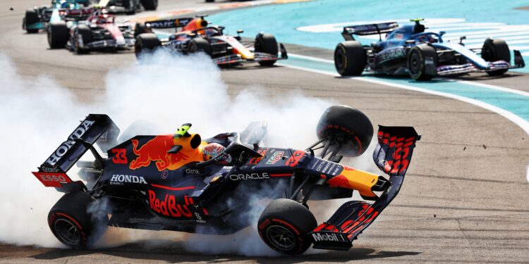 verstappen verklaart bizarre 360 spin in grand pri