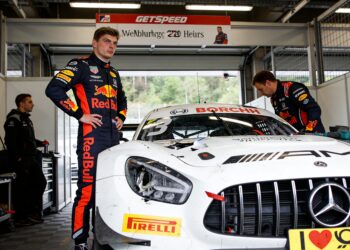 verstappen verliest zekere zege nurburgring door m