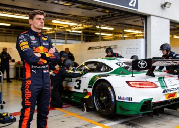 verstappen verliest zekere zege nurburgring door t