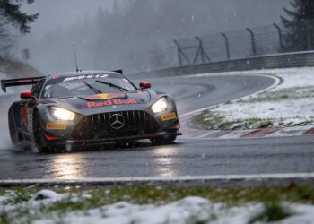 verstappen wacht witte hel op nurburgring door sne